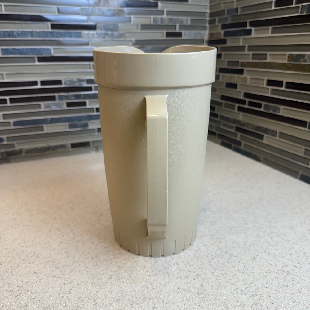Vintage Tupperware 800-6 Almond Beige Plastic Beverage Pitcher 2 Quart NO LID - Picture 9 of 12
